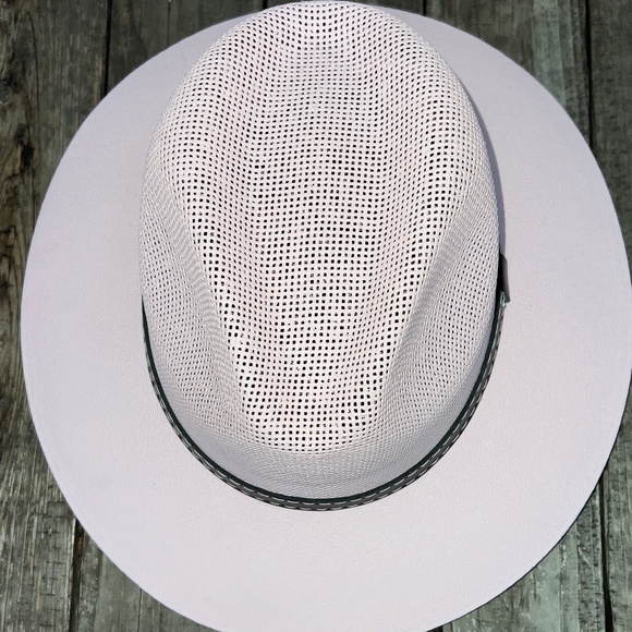 H19 Hat Fedora/Explorer style in light pink NWOT - Picture 4 of 5